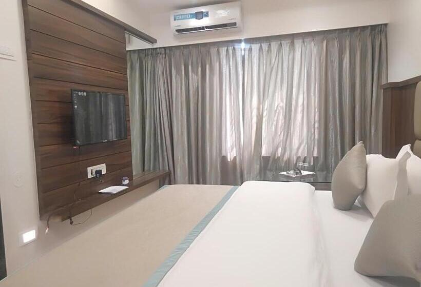 Deluxe Room, Shiv Sangram
