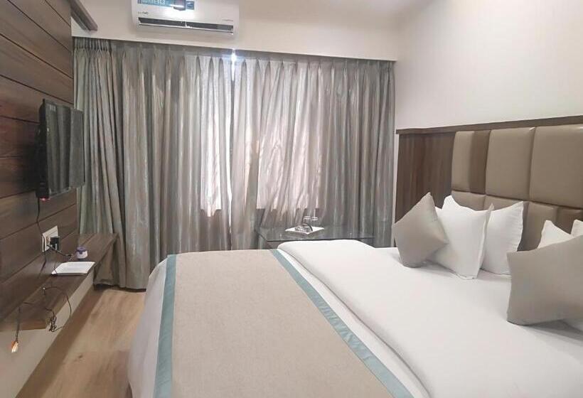 Deluxe Room, Shiv Sangram