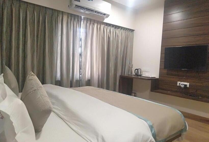 Deluxe Room, Shiv Sangram