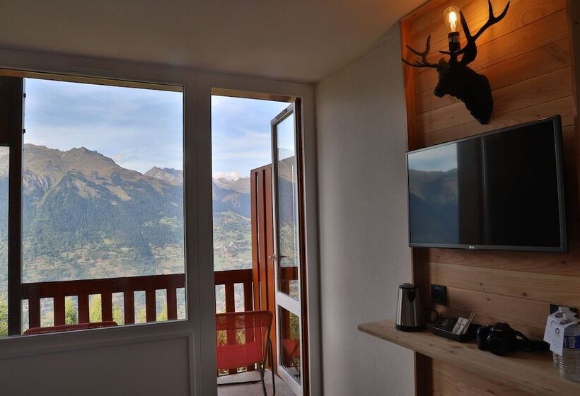 جناح جونيور, Sowell Family La Lauziere