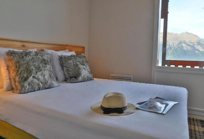 غرفة قياسية ثلاثية مزودة بشرفة, Sowell Family La Lauziere