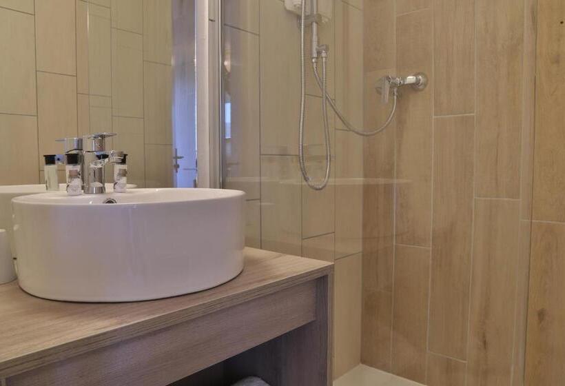 غرفة قياسية ثلاثية مزودة بشرفة, Sowell Family La Lauziere