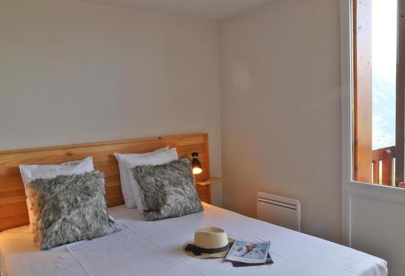 غرفة عائلية, Sowell Family La Lauziere