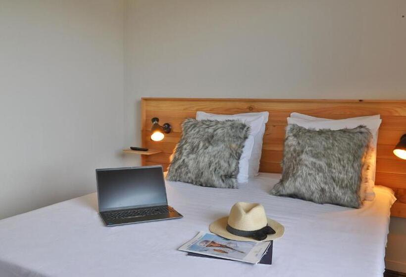 جناح جونيور, Sowell Family La Lauziere