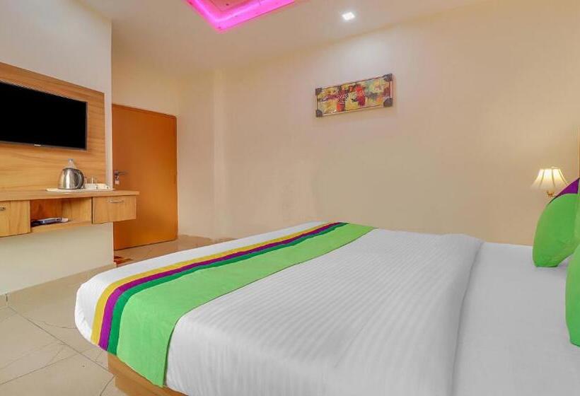 Ekonomiskt Rum, Treebo Tropical Roots, Bhupatwala Haridwar