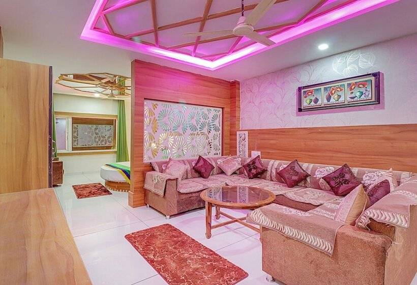 Deluxe Rum Bergsutsikt, Treebo Tropical Roots, Bhupatwala Haridwar