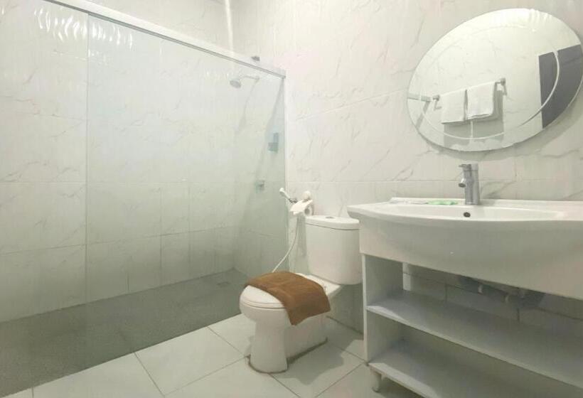 اتاق لوکس, Urbanview Hotel Mulia Indah Palopo