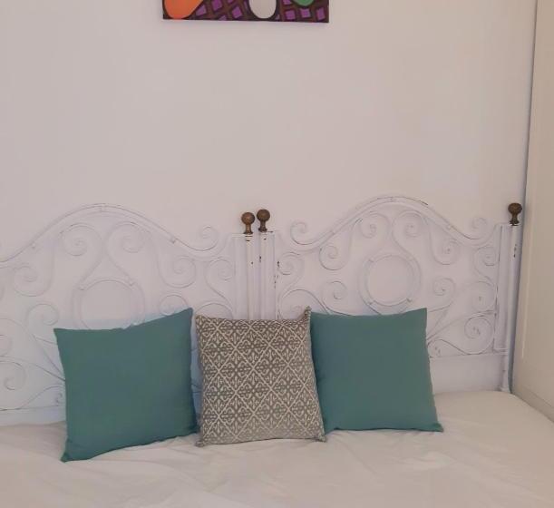 اتاق راحتی سه تخته, B&b Morosoli Palace