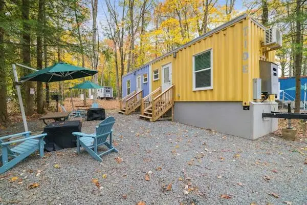 スタンダードスタジオ, Camptel Poconos Lodging