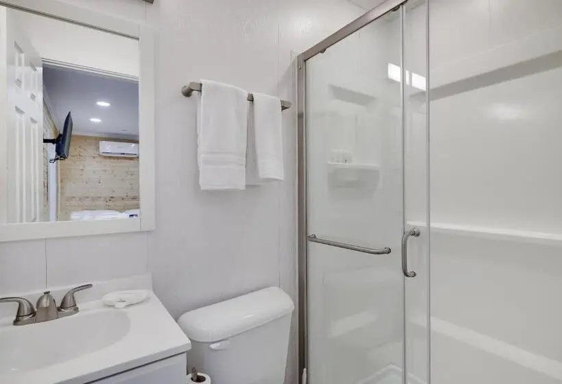 スタンダードスタジオ, Camptel Poconos Lodging