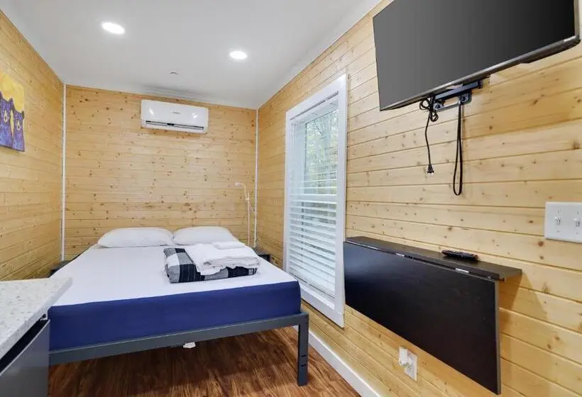 スタンダードスタジオ, Camptel Poconos Lodging