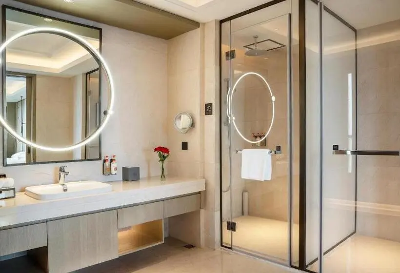 キングサイズベッドのスイートルーム, Crowne Plaza Changsha Development Zone By Ihg