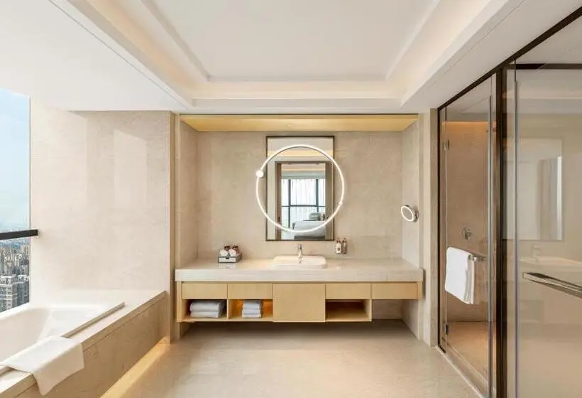 キングサイズベッドのスイートルーム, Crowne Plaza Changsha Development Zone By Ihg