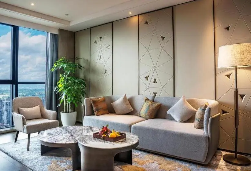キングサイズベッドのスイートルーム, Crowne Plaza Changsha Development Zone By Ihg