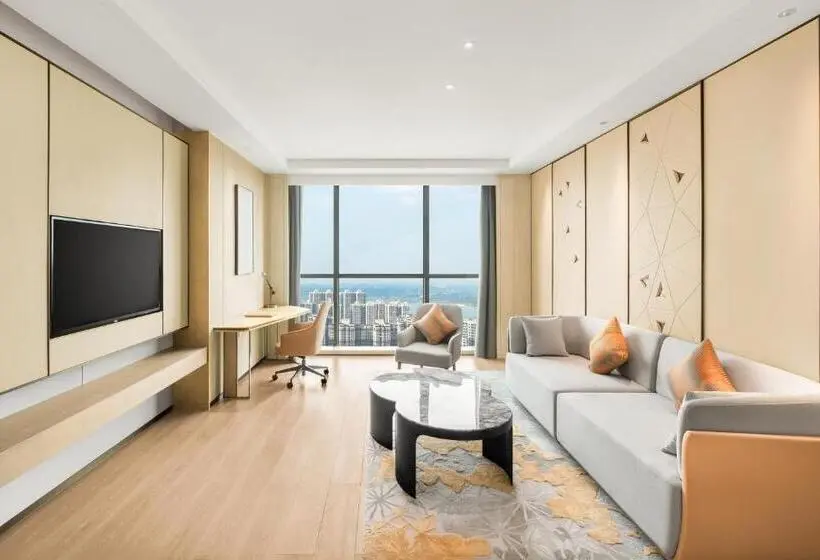 キングサイズベッドのスイートルーム, Crowne Plaza Changsha Development Zone By Ihg