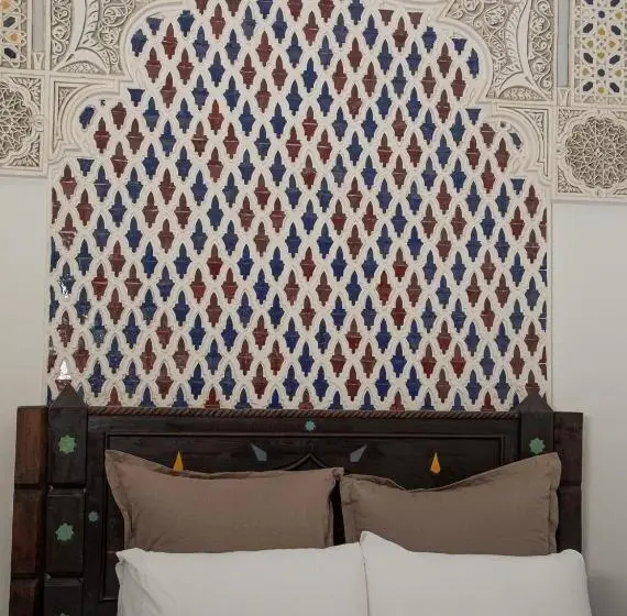 سوییت سوپریور, Riad Sayeda Alhora