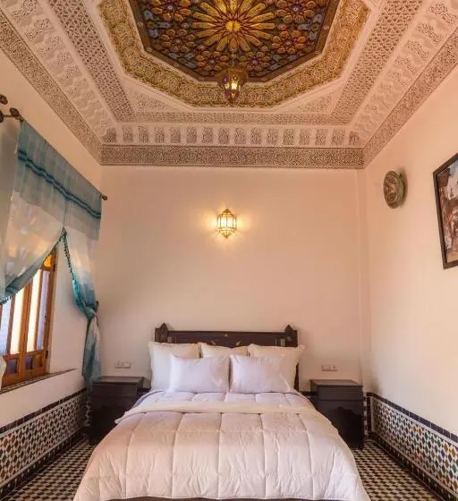 سوییت سوپریور, Riad Sayeda Alhora