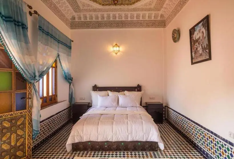 سوییت سوپریور, Riad Sayeda Alhora