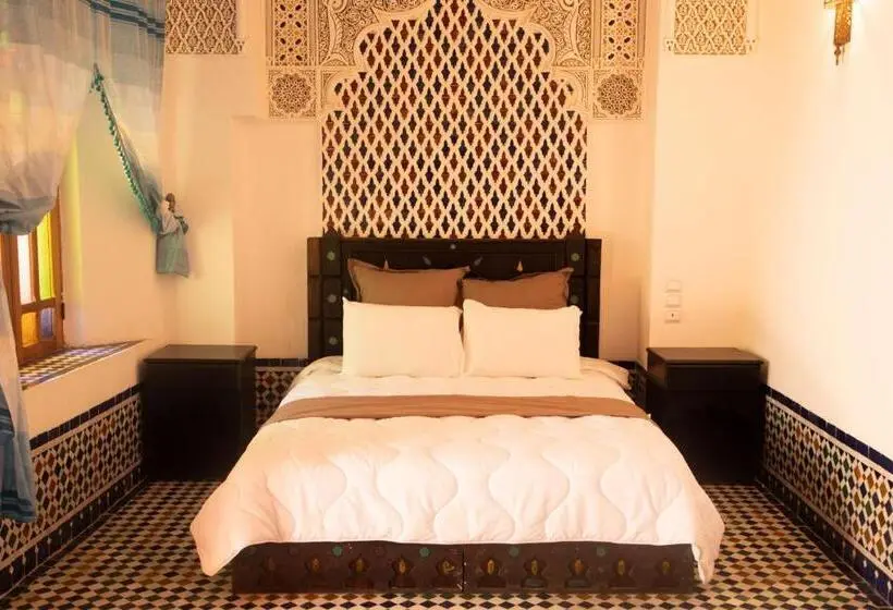 سوییت سوپریور, Riad Sayeda Alhora