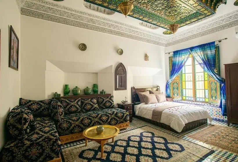 سوییت جونیور, Riad Sayeda Alhora