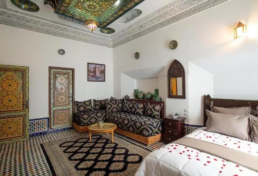 سوییت جونیور, Riad Sayeda Alhora