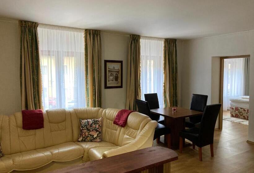 带2个卧室的公寓, Country House & Restaurant Hronec