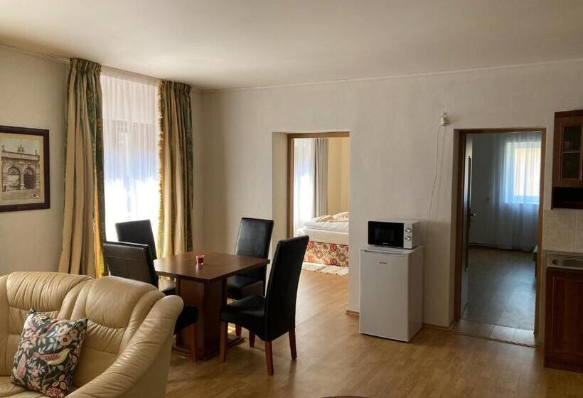 带2个卧室的公寓, Country House & Restaurant Hronec