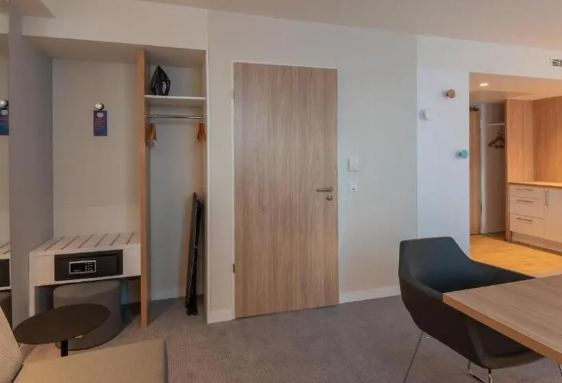 スイート, Holiday Inn Express & Suites   Potsdam, An Ihg