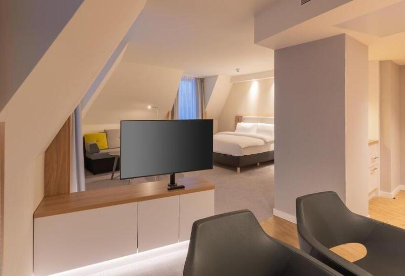 جناح, Holiday Inn Express & Suites   Potsdam, An Ihg