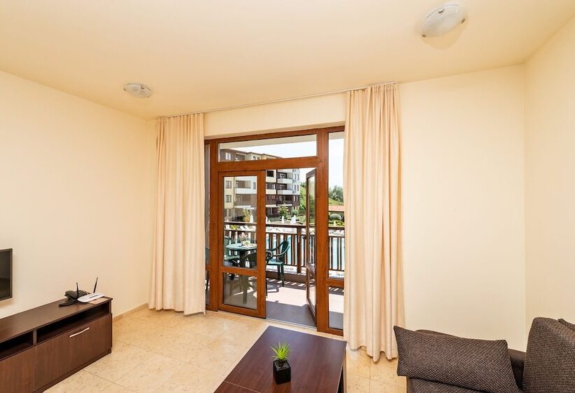 إستوديو قياسى مطل على البحر, Garden Of Eden Complex