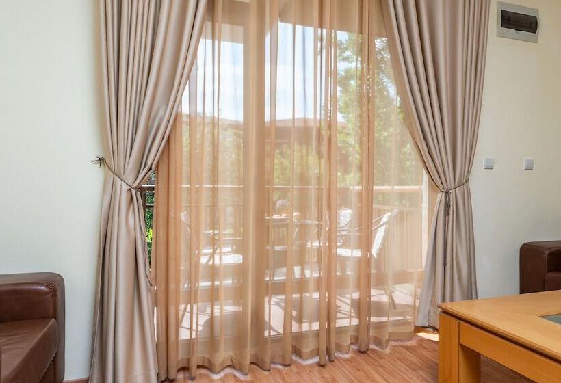 شقة غرفة واحدة, Garden Of Eden Complex