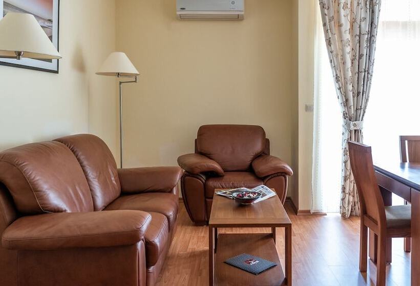 شقة غرفتين, Garden Of Eden Complex