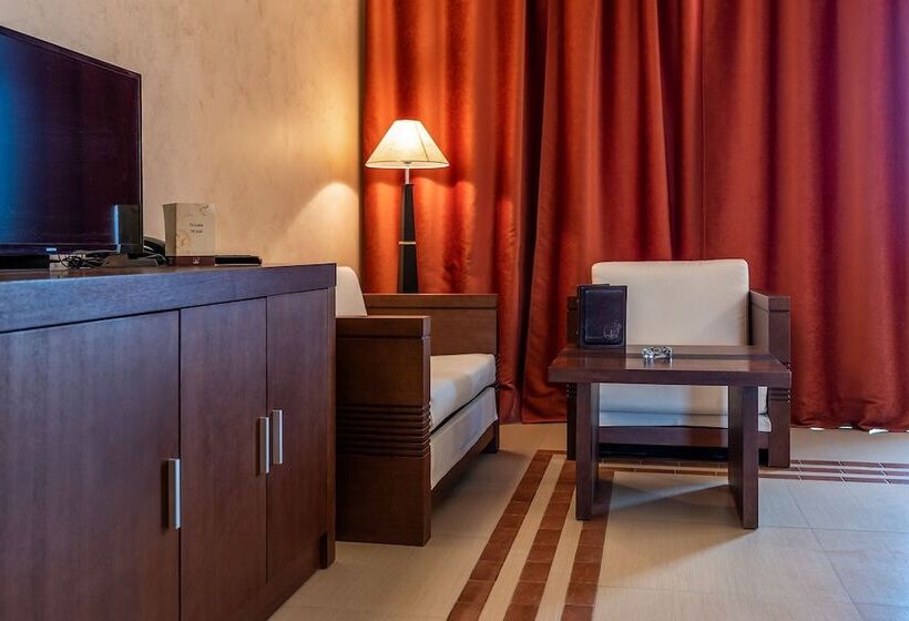 غرفة قياسية فردية, Garden Of Eden Complex