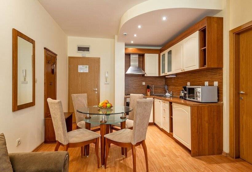 إستوديو قياسى مطل على البحر, Garden Of Eden Complex