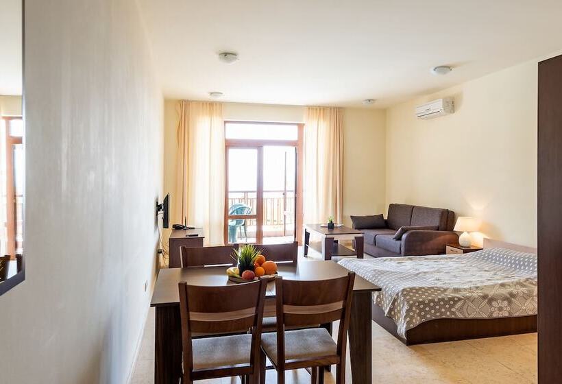 إستوديو قياسى مطل على البحر, Garden Of Eden Complex