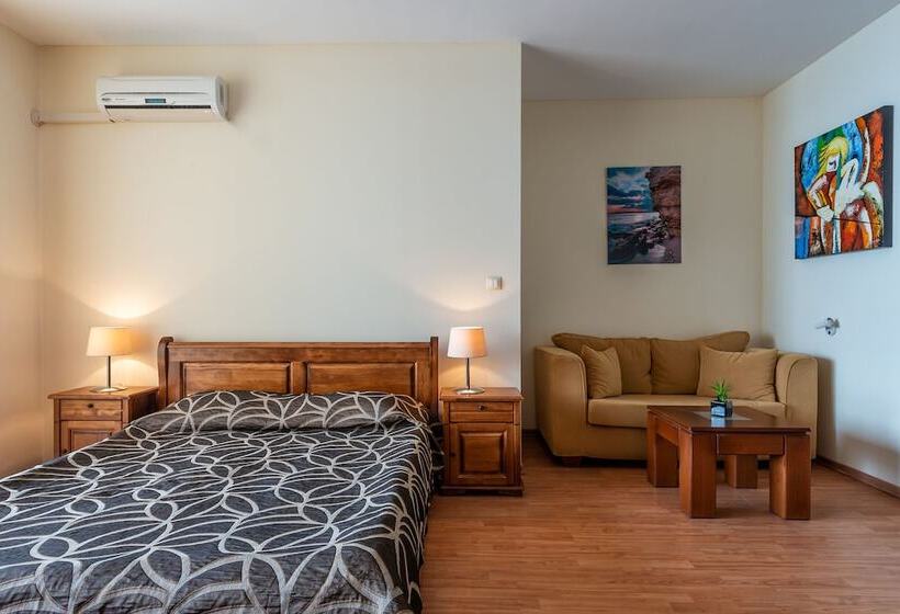 إستوديو قياسى مطل على البحر, Garden Of Eden Complex