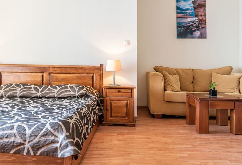 إستوديو قياسى مطل على البحر, Garden Of Eden Complex