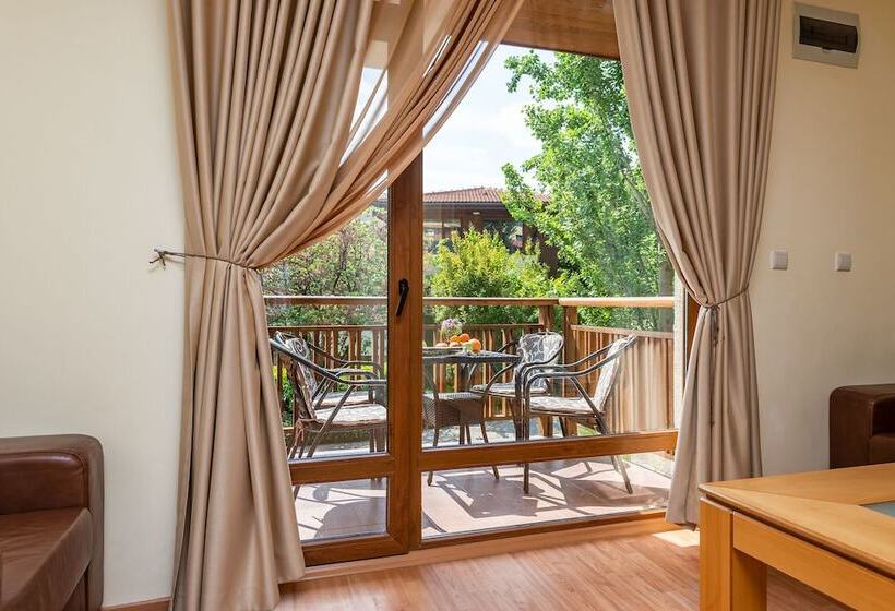 شقة غرفة واحدة, Garden Of Eden Complex