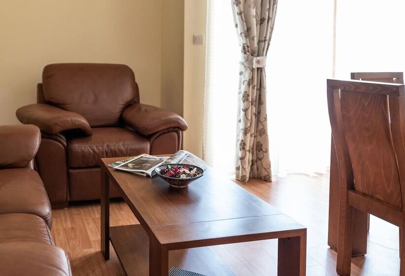 شقة غرفتين, Garden Of Eden Complex