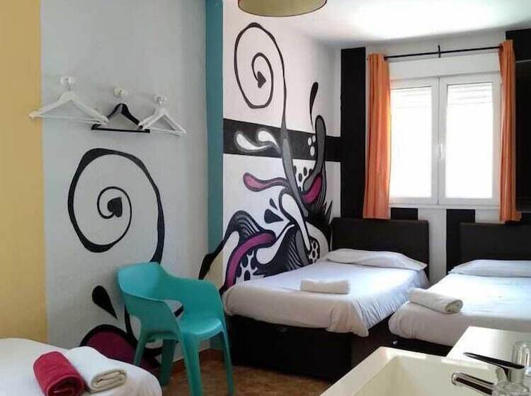 标准三人间, Hostal El Cid