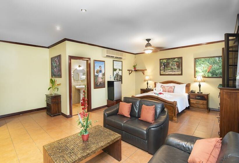 جناح جونيور, Casa Roland Golfito Resort