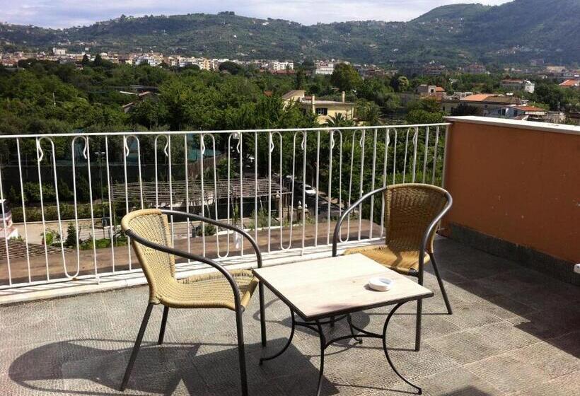 חדר סטנדרט נוף להרים, Cosmomare