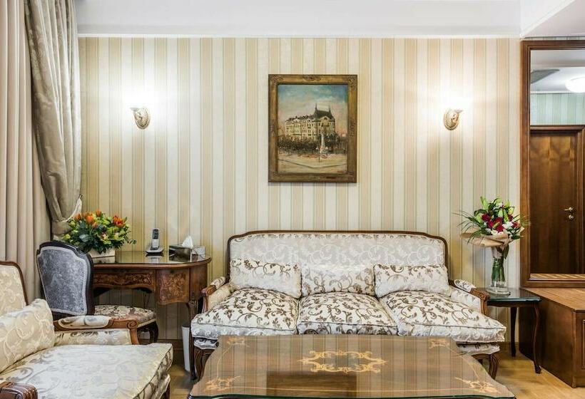 주니어 스위트, Moskva