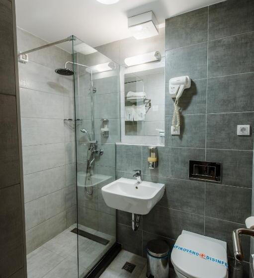 اتاق استاندارد, Nais