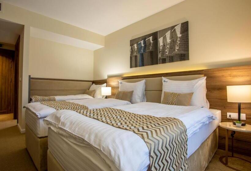 اتاق استاندارد سه نفره, Nais