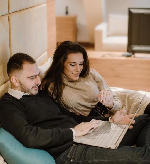 آپارتمان سوپریور 1 خوابه, Nais