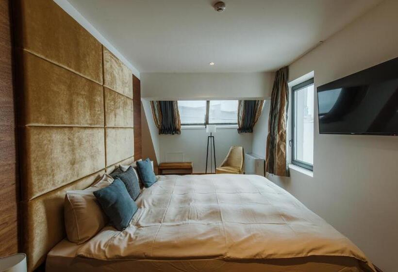 سوییت لوکس, Nais