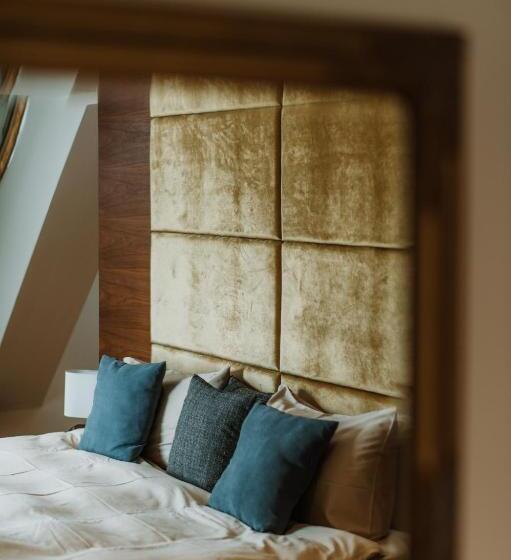 سوییت لوکس, Nais