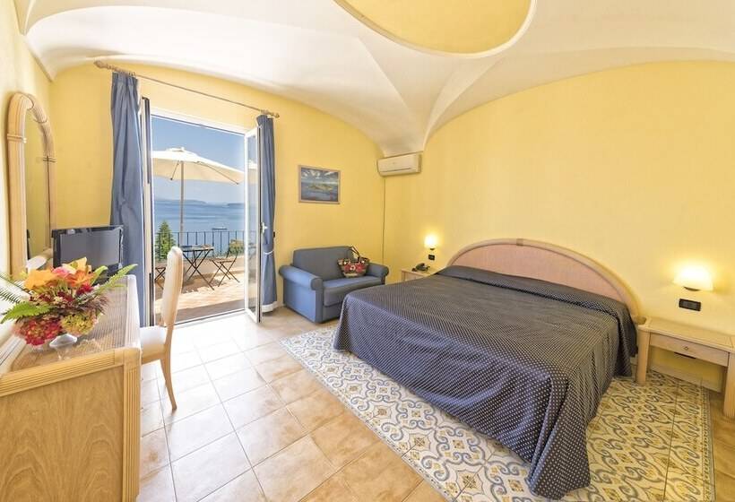 غرفة سوبيريور مطلّة علي البحر, Oasi Castiglione