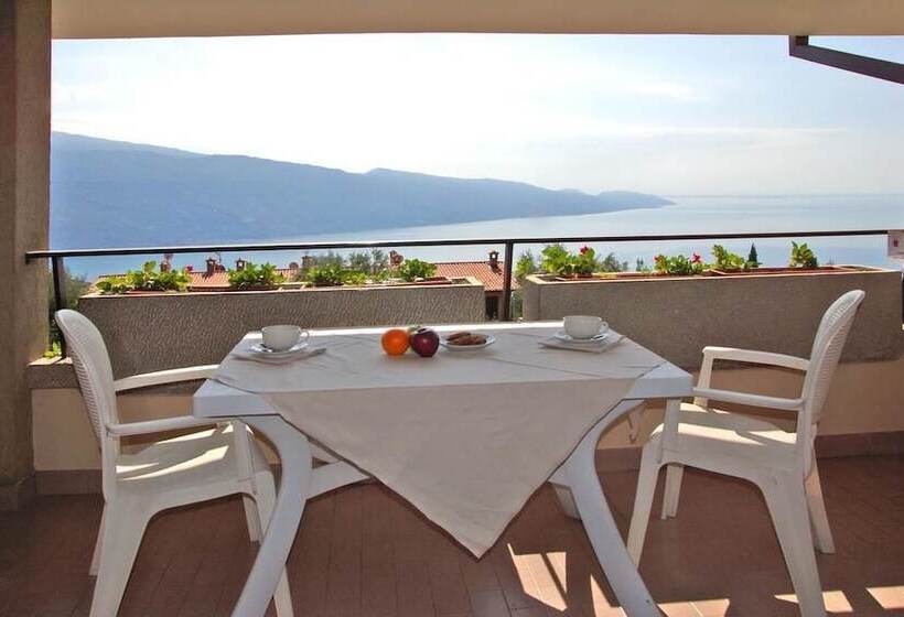 اتاق استاندارد با چشم‌انداز دریاچه, Residence La Rotonda